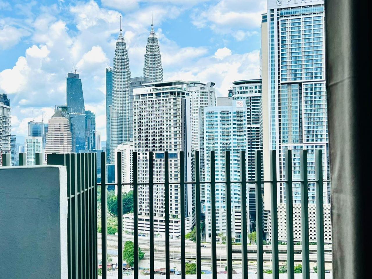 The Luxe Colony Skypool By Tasu Pangsapuri *